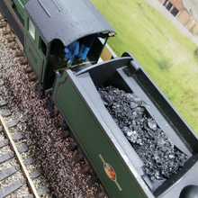 Load image into Gallery viewer, Hornby Railroad Locomotive & Tender - GWR County Class - County of Berks - No. 1002 - OO Gauge - DCC Ready