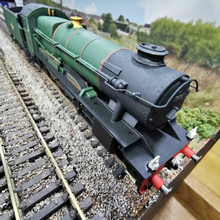 Load image into Gallery viewer, Hornby Railroad Locomotive & Tender - GWR County Class - County of Berks - No. 1002 - OO Gauge - DCC Ready