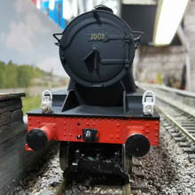 Load image into Gallery viewer, Hornby Railroad Locomotive & Tender - GWR County Class - County of Berks - No. 1002 - OO Gauge - DCC Ready