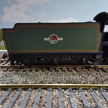Load image into Gallery viewer, Hornby 4-6-0 Locomotive - County Class - BR Green - No. 1027 - 00 Gauge - Analogue