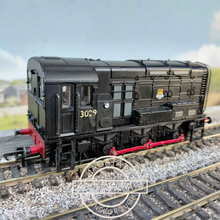Load image into Gallery viewer, Bachmann - Branchline - 32-110 - Class 08 - Diesel Shunter - Early BR Black - No. 13029 - OO Gauge - Analogue