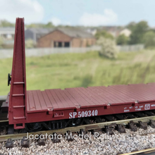 Load image into Gallery viewer, Roundhouse - 60' Bulkhead Flat Cars - 1315 - Southern Pacific - HO Scale