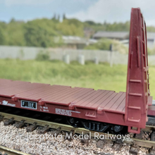Load image into Gallery viewer, Roundhouse - 60' Bulkhead Flat Cars - 1315 - Southern Pacific - HO Scale