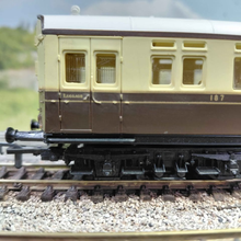 Load image into Gallery viewer, Airfix - GWR Livery - Auto Coach - NUMBER 187 - OO Scale
