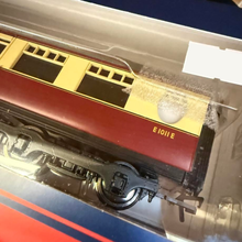 Load image into Gallery viewer, Bachmann - Unopened- 34-379 - Thompson 63' - SK Standard Corridor - 2nd Coach - BR Crimson & Cream - E1011E - OO Gauge