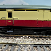 Load image into Gallery viewer, Bachmann - 34-651B - Thompson - BG Coach - Full Brake - BR Crimson & Cream - E162E - OO Gauge