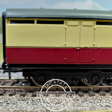Load image into Gallery viewer, Bachmann - 34-651B - Thompson - BG Coach - Full Brake - BR Crimson & Cream - E162E - OO Gauge