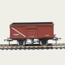 Load image into Gallery viewer, Bachmann - Branchline - 37-376 - 16 Ton Pressed End Door Steel Mineral Wagon - 33011 - BR Bauxite Livery - OO Gauge