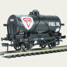 Load image into Gallery viewer, Bachmann Branchline - 37-658B - 14T Tank Wagon with Large Filler - Fina Livery - No.144 - OO Gauge
