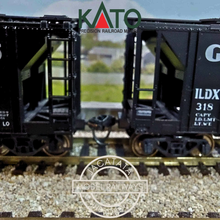 Load image into Gallery viewer, Kato - 38-0202 - Built and Completed - Rake of 3 - AC & F - 70 Ton Covered Hoppers - G-E Lamps - No's. 317 & 318 - HO Gauge