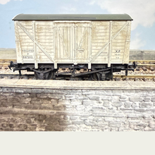Load image into Gallery viewer, Bachmann Branchline - 38-191A - 10T Insulated Van - Weathered - BR White Livery - OO Gauge