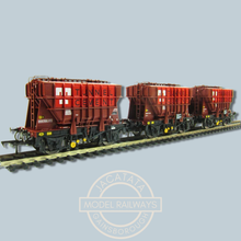Load image into Gallery viewer, Bachmann - Branchline - 38-285 - Set of 3 - 22T - Presflo Cement Wagons - Tunnel Cement Livery - OO Gauge