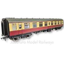 Load image into Gallery viewer, Bachmann - 39-027B - BR1 Mk1 - SK - 2nd Class - Corridor Coach - BR Crimson & Cream - E24813 - OO Gauge