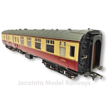 Load image into Gallery viewer, Bachmann - 39-077A - Mk1 BSK - Brake - Standard Corridor Coach - BR Crimson & Cream - E34226 - OO Gauge