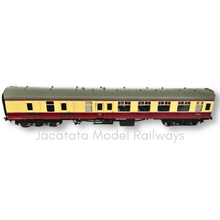 Load image into Gallery viewer, Bachmann - 39-077A - Mk1 BSK - Brake - Standard Corridor Coach - BR Crimson & Cream - E34226 - OO Gauge