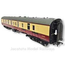 Load image into Gallery viewer, Bachmann - 39-077A - Mk1 BSK - Brake - Standard Corridor Coach - BR Crimson & Cream - E34226 - OO Gauge