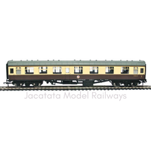 Load image into Gallery viewer, Bachmann - 39-129 - BR Mk1 - CK Composite Corridor Coach - W15770 - BR WR Chocolate & Cream Livery - OO Gauge