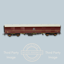 Load image into Gallery viewer, Bachmann - 39-200K - BR Mk1 - NQA - Super BG - Full Brake - EWS - Lined Maroon and Gold - 94538 - OO Gauge
