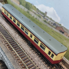 Load image into Gallery viewer, Bachmann - 39-575 - Hawksworth A38 Auto Trailer - Crimson and Cream - W231 - OO Gauge