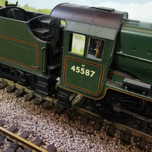Load image into Gallery viewer, OO Gauge Bachmann Class Jubilee 4-6-0 Locomotive 'Baroda' - Numbered 45587 - Analogue