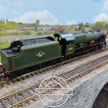Load image into Gallery viewer, Bachmann - Class 7P - 4-6-0 - Queens Westminster Rifleman - Locomotive - BR Lined Green - No.46162 - OO Gauge - Analogue