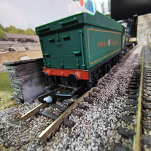 Load image into Gallery viewer, OO Gauge Hornby 4-6-0 Hall Class Great Western Locomotive 'Albert Hall' - Numbered 4983 - Analogue