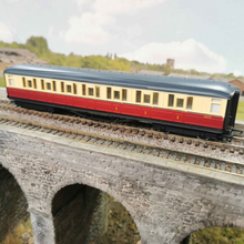 Load image into Gallery viewer, Pair Of OO Gauge Hornby Gresley Coaches - Blood & Custard Livery - Buy one or buy the pair