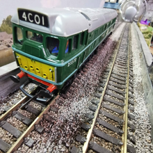 Load image into Gallery viewer, Triang BR Class 31 Dummy Diesel Locomotive - No. D5572 - OO Gauge - Non Motorised (Copy)