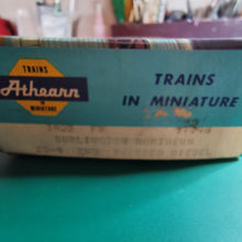 Load image into Gallery viewer, EMD SD-9 Burlington Northern Locomotive #6381 Southern - HO Scale - ATHEARN