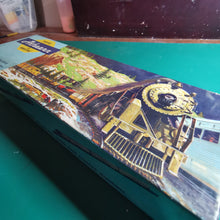 Load image into Gallery viewer, EMD SD-9 Burlington Northern Locomotive #6381 Southern - HO Scale - ATHEARN