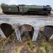 Load image into Gallery viewer, Bachmann Class A1 4-6-2 60130 - Kestrel - in BR Green - Locomotive - O0 Gauge - Analogue