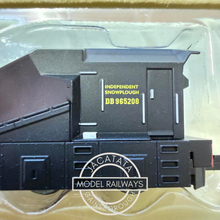 Load image into Gallery viewer, DAPOL - N Gauge Society - NGSR0421 - ZZA Snowplough - BR Plain Black - DB965208 - N Gauge