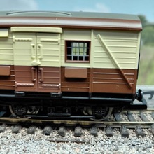 Load image into Gallery viewer, Hornby - R 4451 - Pullman SR Luggage Van - Numbered S 2464 S - OO Gauge