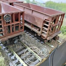Load image into Gallery viewer, Single Bay Hopper Cars - Rake of 8 - Southern - Weathered - HO Gauge