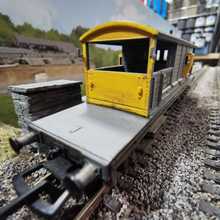 Load image into Gallery viewer, Bachmann - 25T Queen Mary - Stone Barrier - Brake Van - Weathered - OO Gauge