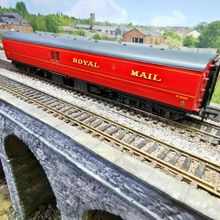 Load image into Gallery viewer, Bachmann - TPO Sort Van - Royal Mail Coach - W 80300 - OO Gauge