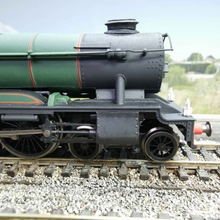 Load image into Gallery viewer, Hornby Railroad  Locomotive &amp; Tender - GWR County Class - County of Berks - No. 1002 - OO Gauge - DCC Ready
