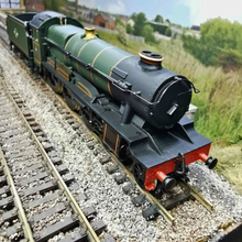 Load image into Gallery viewer, Hornby 4-6-0 Locomotive - County Class - BR Green - No. 1027 - 00 Gauge - Analogue
