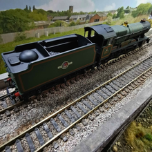 Load image into Gallery viewer, Hornby 4-6-0 Locomotive - County Class - BR Green - No. 1027 - 00 Gauge - Analogue
