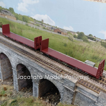 Load image into Gallery viewer, Roundhouse -  60' Bulkhead Flat Cars - 1315 - Southern Pacific - HO Scale
