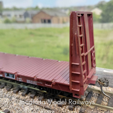 Load image into Gallery viewer, Roundhouse -  60' Bulkhead Flat Cars - 1315 - Southern Pacific - HO Scale
