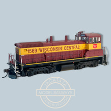 Load image into Gallery viewer, Athearn - Ready To Roll - 28658ATH - SW1500 - Locomotive - Wisconsin Central - 1569 - HO Gauge - DC Only
