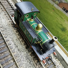 Load image into Gallery viewer, Hatton's - SECR P Class 0-6-0T Locomotive - No. 178 - In SE&amp;CR Full Lined Green (With Brass) - DCC Ready - 00 Gauge
