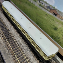 Load image into Gallery viewer, Airfix - GWR Livery - Auto Coach - NUMBER 187 - OO Scale
