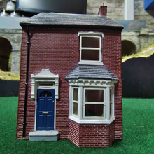 Load image into Gallery viewer, Hornby Hobbies - 2007 - Red Bricked House - OO Gauge
