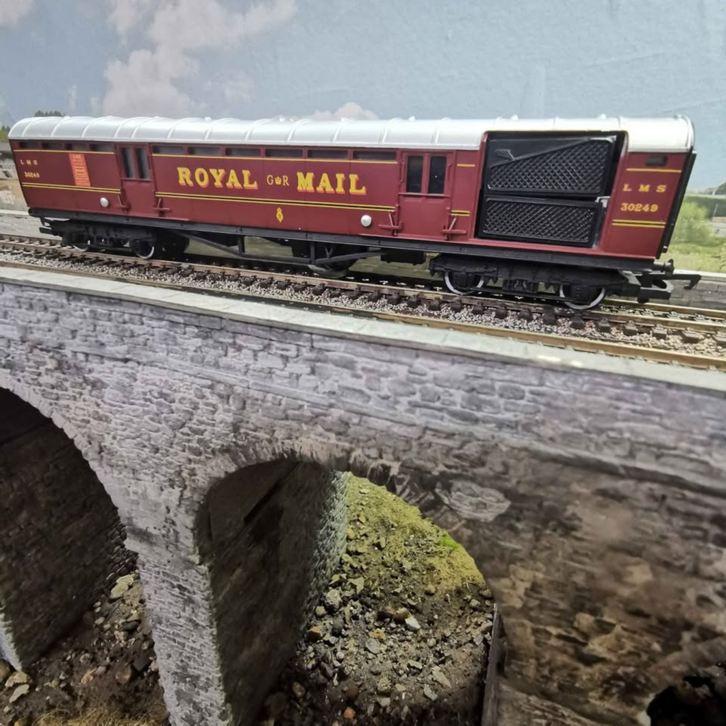 OO Gauge Hornby LMS Royal Mail Coach No. 30249