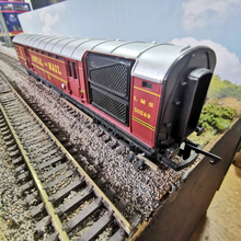 Load image into Gallery viewer, OO Gauge Hornby LMS Royal Mail Coach No. 30249
