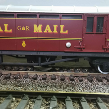 Load image into Gallery viewer, OO Gauge Hornby LMS Royal Mail Coach No. 30249
