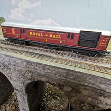 Load image into Gallery viewer, OO Gauge Hornby LMS Royal Mail Coach No. 30249
