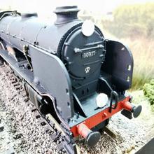 Load image into Gallery viewer, Hornby Schools Class 8P Locomotive - Cheltenham - in BR Black - No. 30925 - OO Gauge - Analogue
